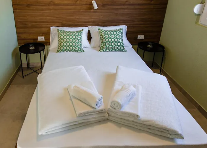 Derdan Garden 公寓 克拉列沃